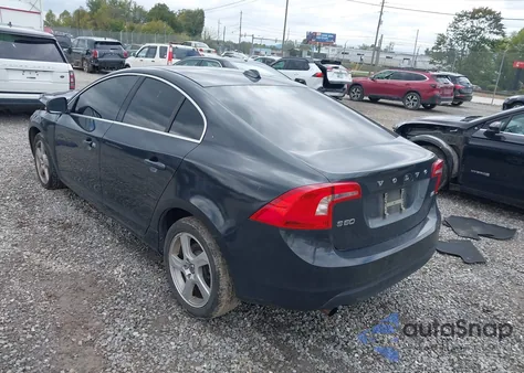 2012 Volvo S60 T5 z USA, uszkodzony, nr VIN YV1622FS2C2144810